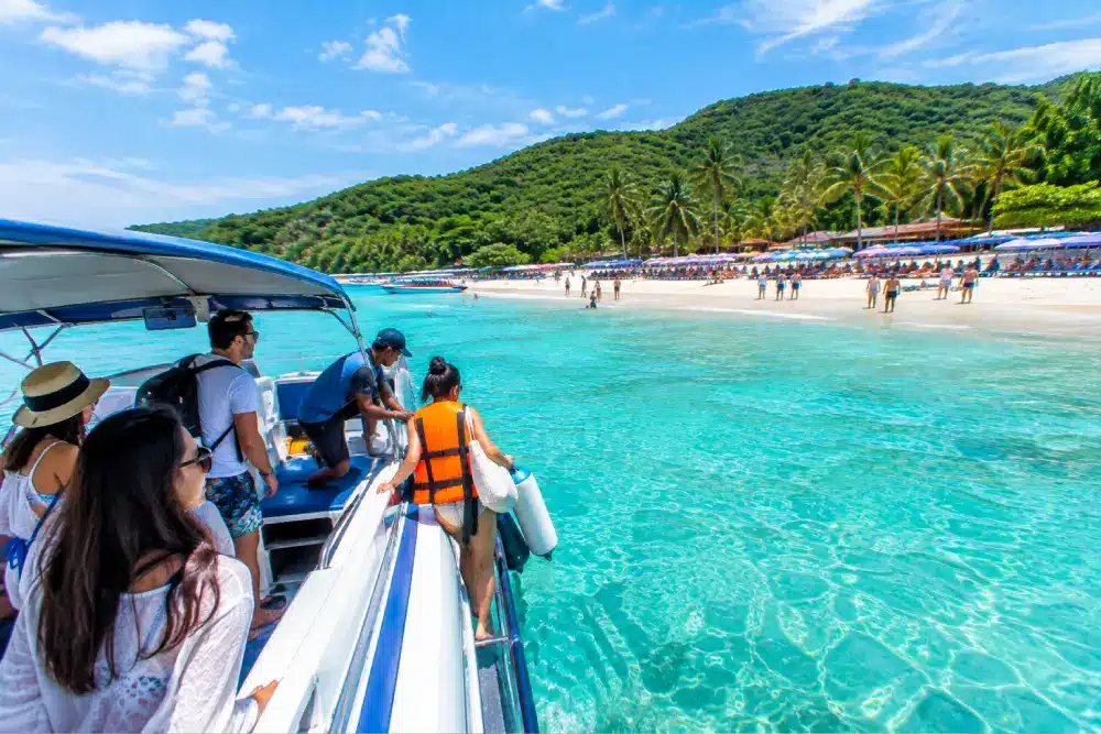 Why Choose Speedboat Instead of Ferry?